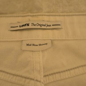 Levi's Cream Mid Rise Skinny Jeans